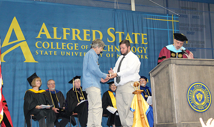 Glen Cole receives the Student Advocate Award from Student Senate President Austin Oakes