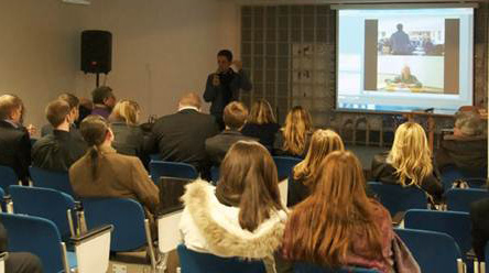 Students listen to Nobel Prize winner Elinor Ostrom.