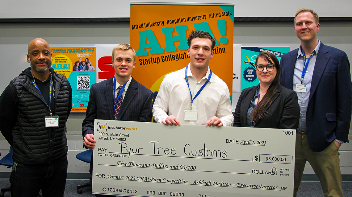 Pyur Tree Customs poses with the judges and the prize money (from L to R: A. Boh Ruffin, Edward Scroxton, Jon Jacobs, Amy Bennett, and Tom Murdock).