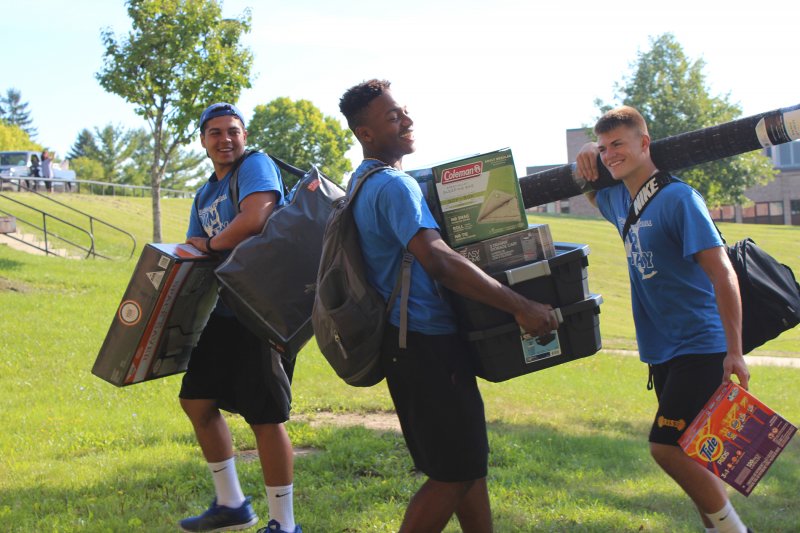 Students helping other students move in on campus.