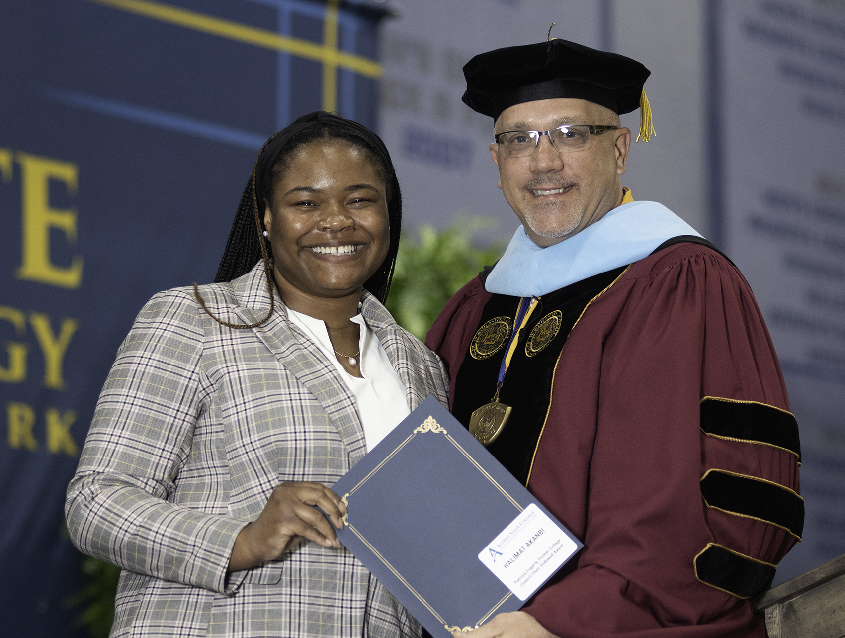 Dr. Sammons presents an award to Halimat Akanbi