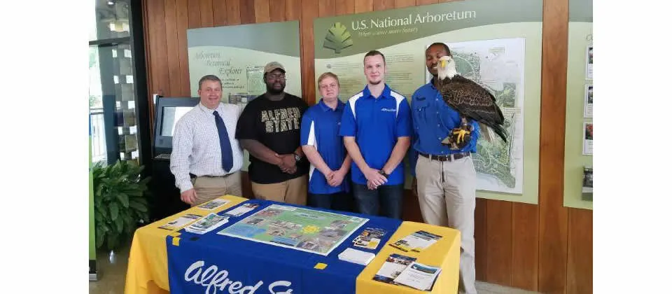 students and professor at US National Arboretum 
