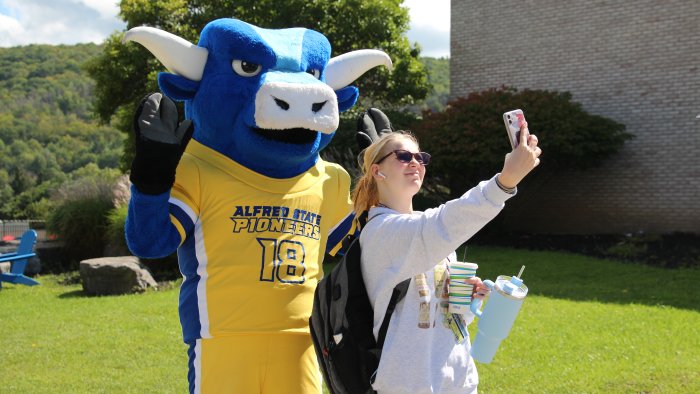 Student takes a selfie with Big Blue.