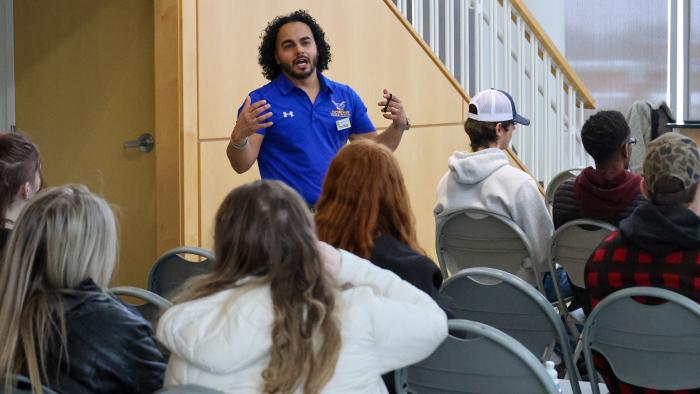 Dennis Dueno speaks to new Alfred State students
