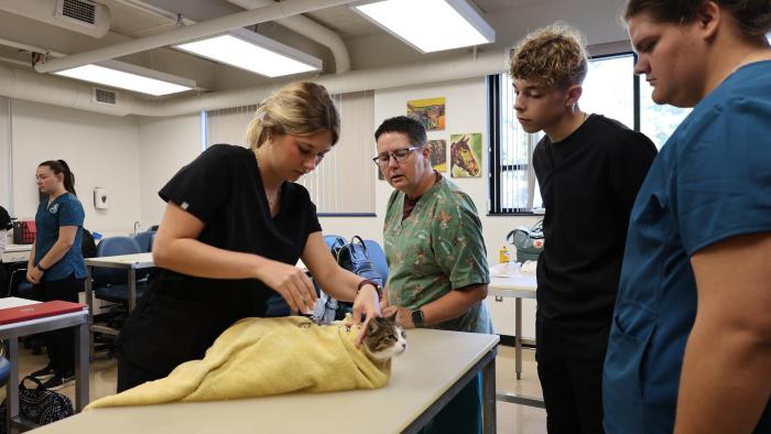 Vet Tech students learn about animal restraints