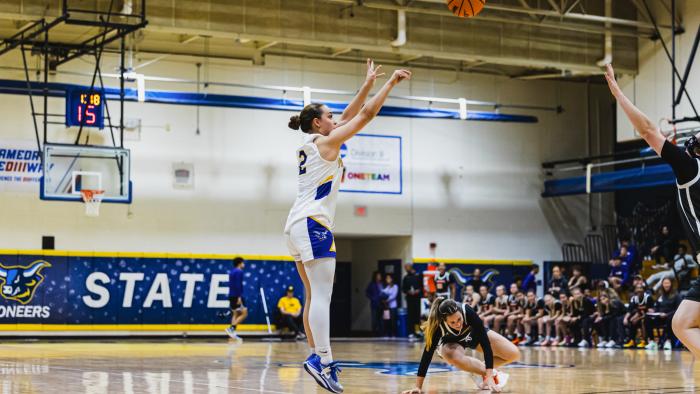 Kirsten Merritt attempts a 3-point shot