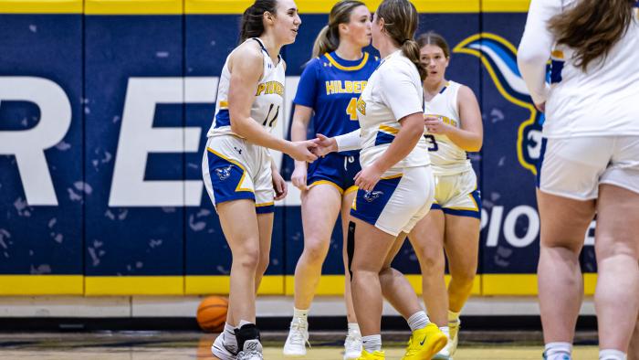 Sarah Somers celebrates with teammates