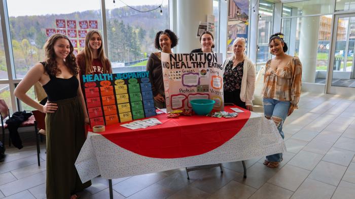 Nursing Seniors present their final projects