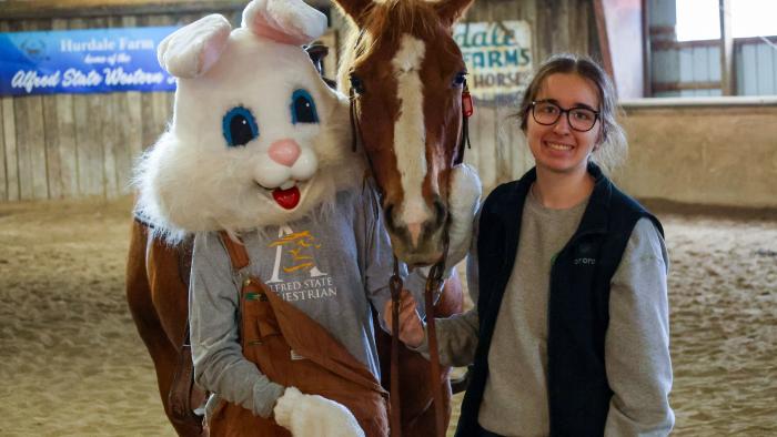 Western Equestrian Team hosts Easter fundraising event