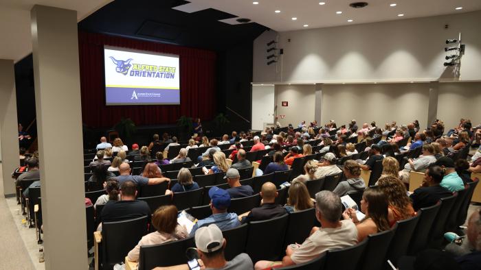 Carrie Cokely welcomes parents to Orientation