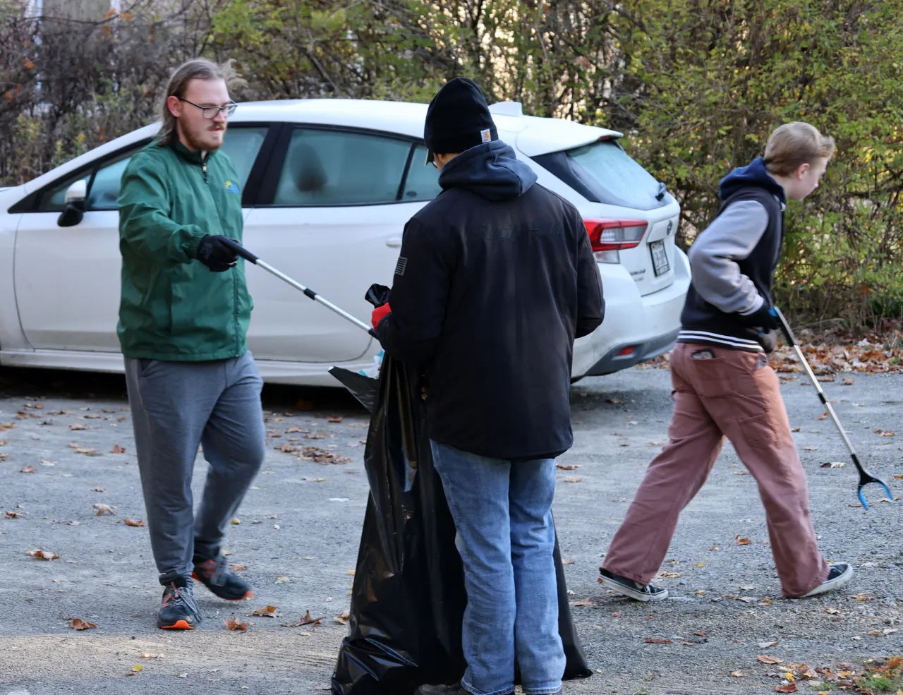 students pick up garbage on the Day of Service