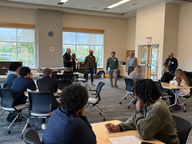 Students learn from marketing professionals