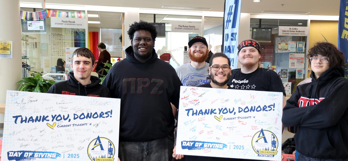 Students gather to thank donors