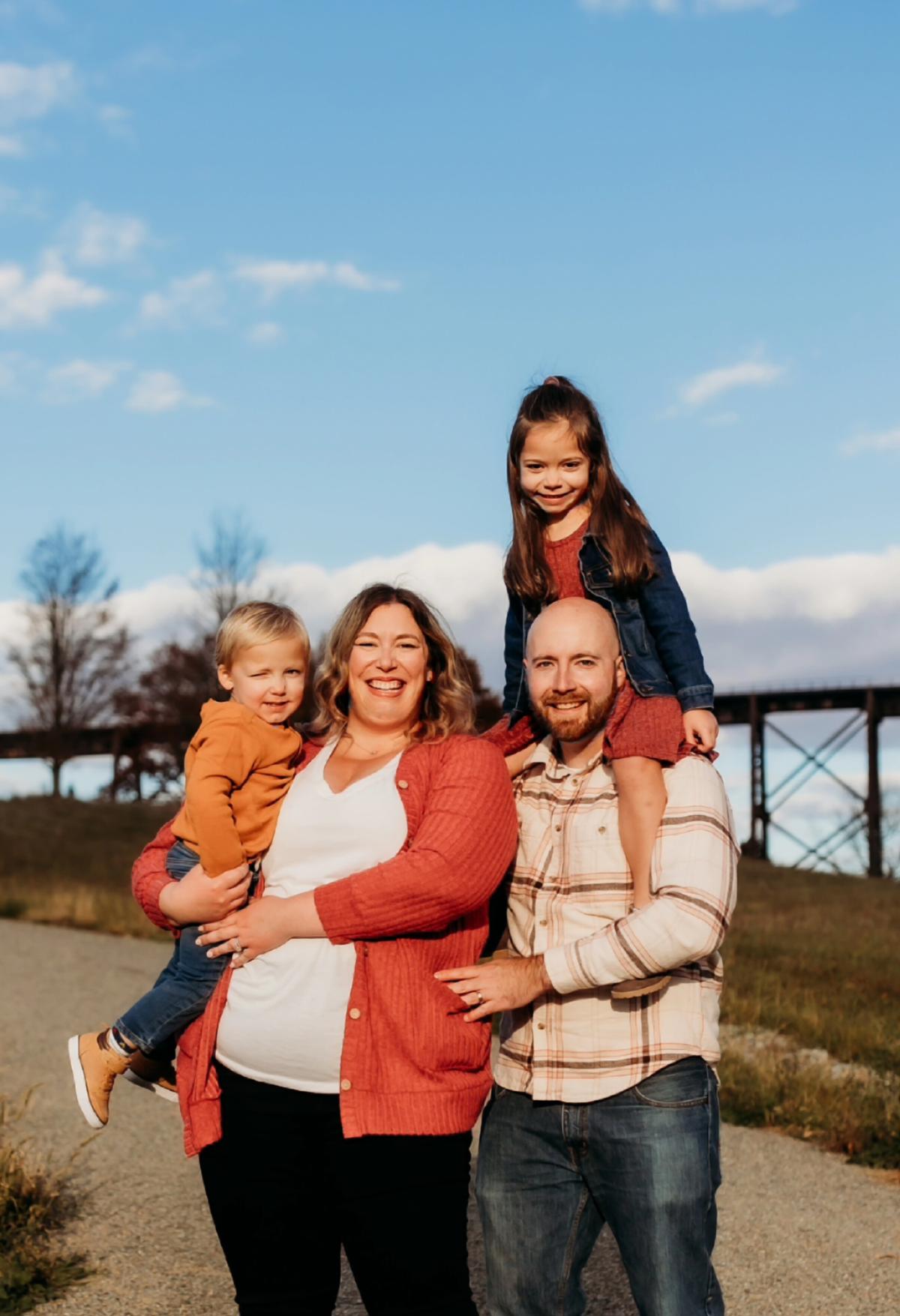 Family picture of a smiling family