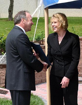 Anderson thanks Young IMG_0179_a