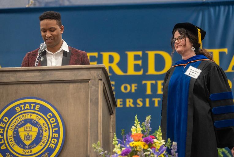 Angela Graves receives award