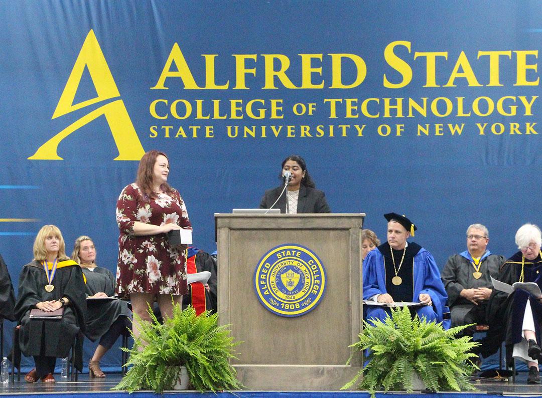 Sarah Claud receiving award from Student Senate President Soumya Konar.