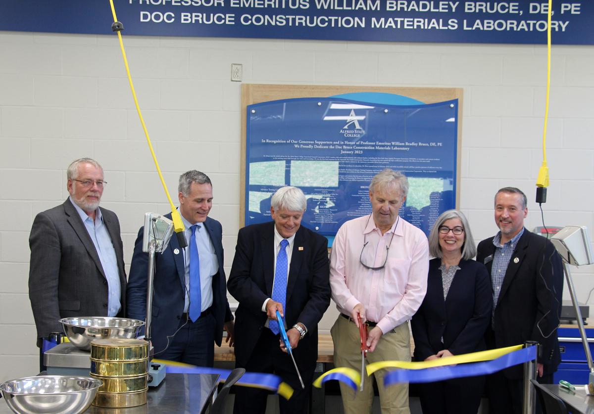 1977 Alfred State graduates Jimmy Smith and Gary Hill cut the ribbon for the Doc Bruce Construction Materials Laboratory.