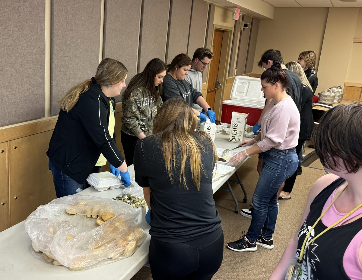 Students prepare chicken barbecue dinners
