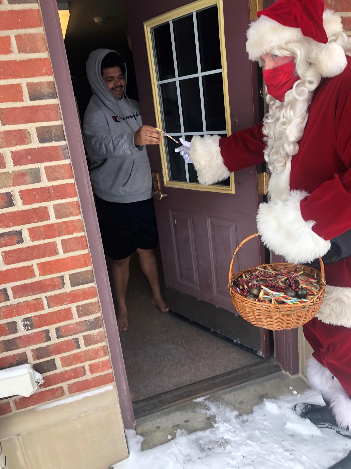 Santa Delivering Gifts_0