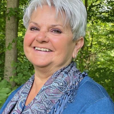 Donna M Green