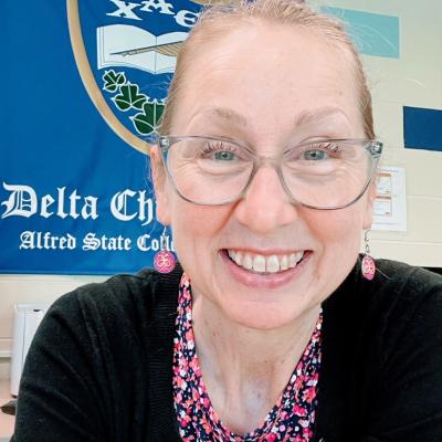 Lynn Hayes in the EOP lab