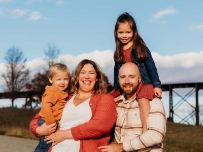 Family picture of a smiling family