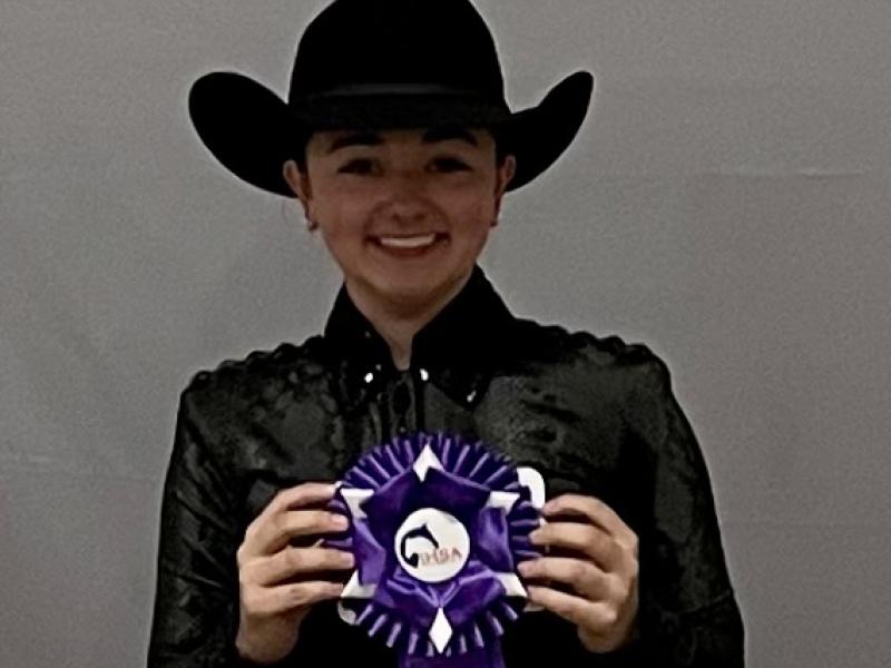 Rider shows off her ribbon