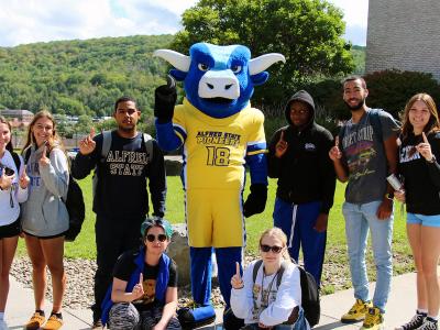 Students give Big Blue their thumbs up