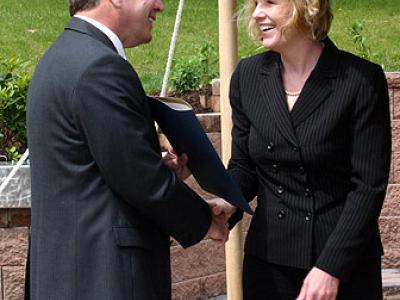 Anderson thanks Young IMG_0179_a