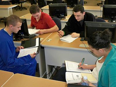 CSRI-Students-Working