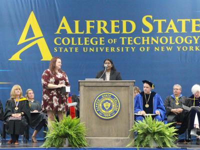 Sarah Claud receiving award from Student Senate President Soumya Konar.