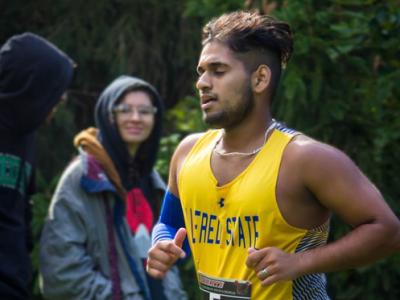 Jeff Jijy runs in a cross country meet