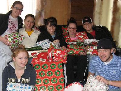 WINS donates presents 2008 IMG_2689