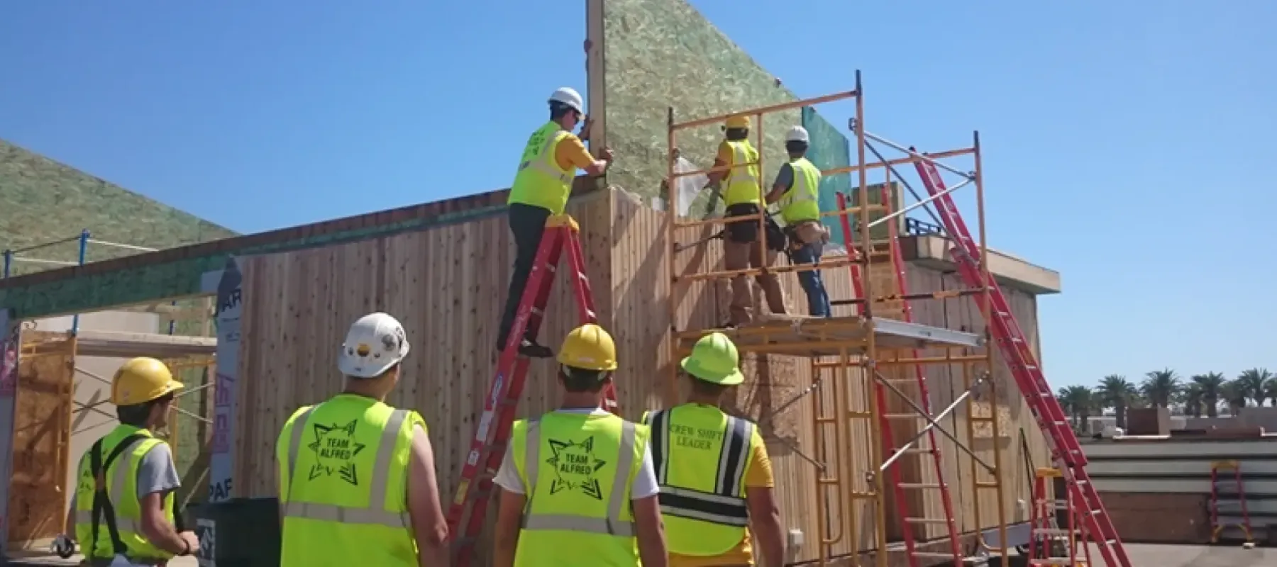 Students work on construction of sustainable building.